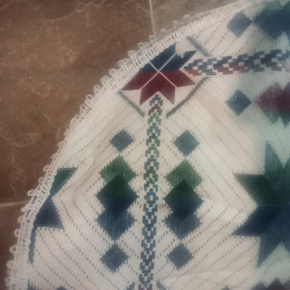 Geometric Patterned Blanket - Picture 4 of 5